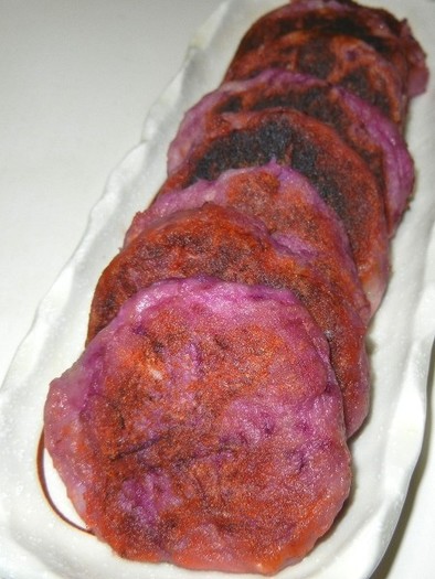 紅くるり大根と里芋の大根餅の写真