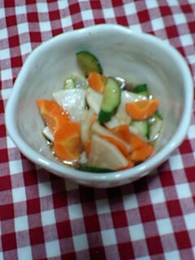 色んな野菜でピリ辛漬物の写真