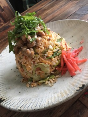 大葉とレタスの納豆炒飯
