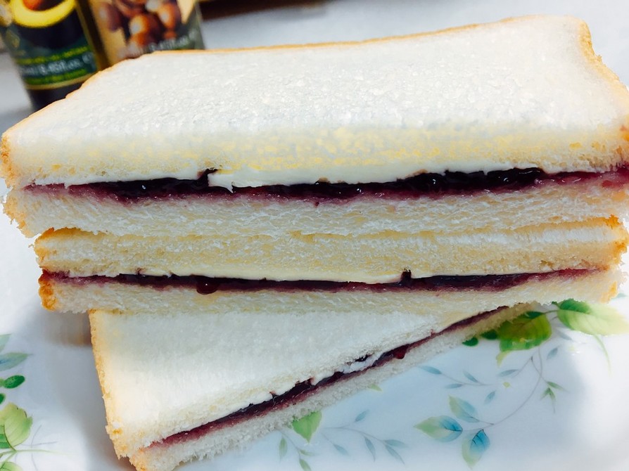 サンドイッチ(クリームチーズ＆ジャム)の画像