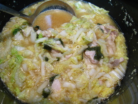 冬にぴったり、ヘルシーな鳥白菜鍋