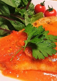 鶏胸肉のスカロッピーネ トマトのソース