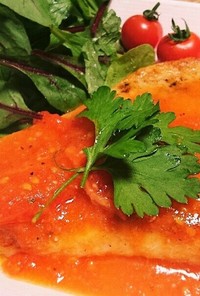 鶏胸肉のスカロッピーネ トマトのソース