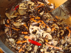 刻みアラメの炒め煮