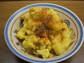 カリフラワーとポテトのカレーミルク煮