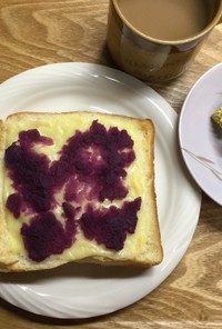 紫芋のきんとんのチーズトースト