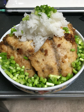ブリの唐揚げ丼~おろし添え~