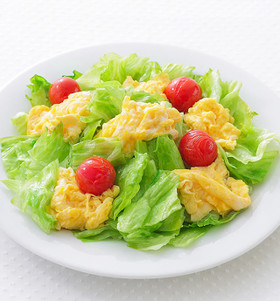 ふわふわ卵とシャキシャキレタスのソテー