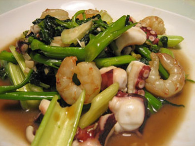 エンサイ（空心菜）とセロリの海鮮炒めの写真