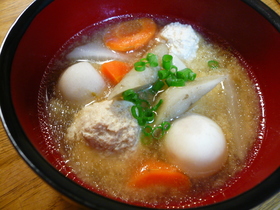 根菜と鶏肉だんごのお味噌汁