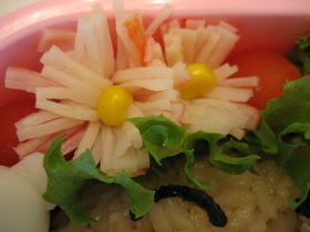 キャラ弁おかず☆カニカマのお花☆