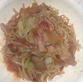 塩ホルモン焼きそば