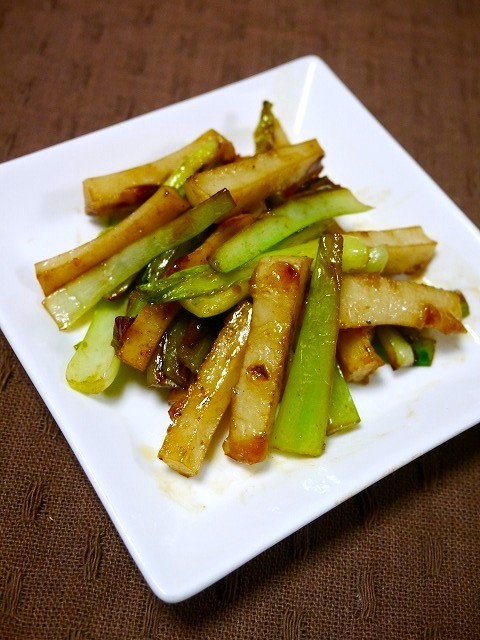 簡単副菜！小松菜と焼き竹輪のピリ辛和えの画像