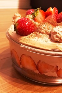 いちごの生チョコクリームスコップケーキ