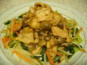 豚肉としめじの緑黄色野菜炒め