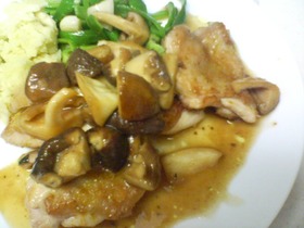 チキンソテー●ハニーバターきのこソース