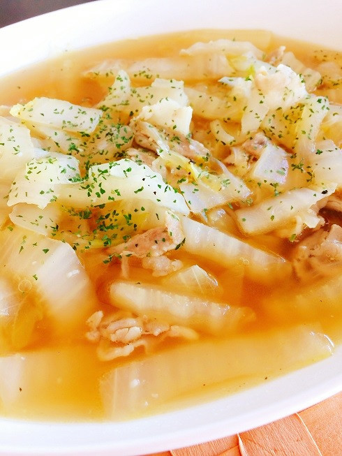白菜と豚肉のコンソメスープの画像