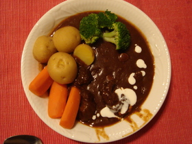 お肉たっぷり♪ビーフシチュー!