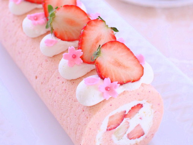 いちごの春色ロールケーキ レシピ 作り方 By かっぱ橋浅井商店 クックパッド 簡単おいしいみんなのレシピが353万品