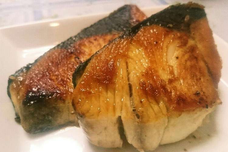 フライパンでにんにく風味のぶりの照り焼き レシピ 作り方 By Naoばあさん クックパッド 簡単おいしいみんなのレシピが362万品