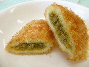 【保育園おやつ】揚げカレーパンの写真