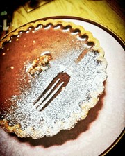 バレンタインに焼かないチョコタルトケーキの写真