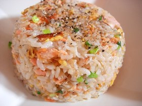 鮭とシラスのマヨチャーハン