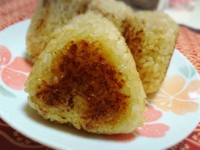 追いマヨと焼肉のタレで簡単焼きおにぎり