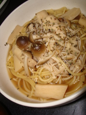 秋の味覚☆あっさりきのこのスープスパ