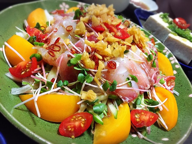 チヌ 黒鯛 の中華風カルパッチョサラダ レシピ 作り方 By まるたまん クックパッド 簡単おいしいみんなのレシピが368万品