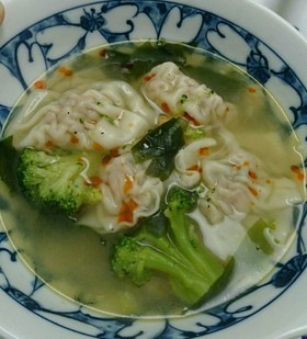 二日酔いの朝にやさしい、水餃子スープ!