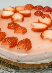 苺と水切りヨーグルトのレアチーズケーキ♪