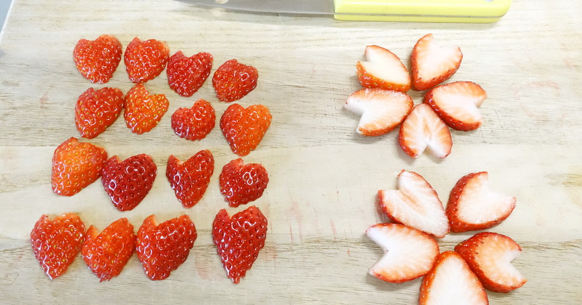 イチゴの飾り切り ハートと桜の花びら レシピ 作り方 By 水渚 クックパッド