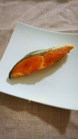 作りおきに簡単&便利♪鮭の塩焼き