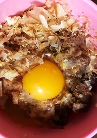 牛めし（牛スジの卵かけご飯）
