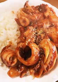[韓国料理]甘辛イカ丼오징어덮밥