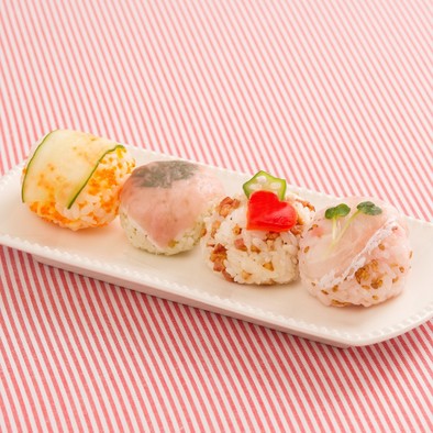 チェリーモッツァレラの手まり寿司の写真