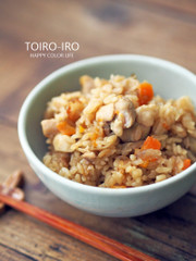 炊飯器で簡単!かしわごはんの写真
