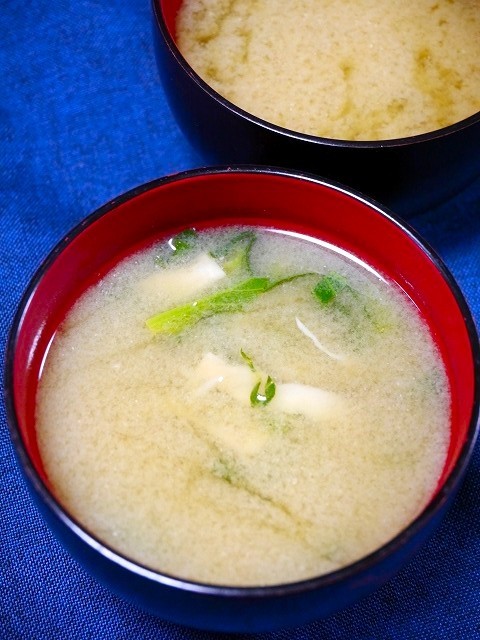 免疫力アップ！舞茸小松菜の味噌汁の画像