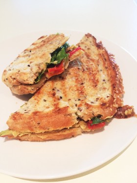 ホットサンドメーカーなしで作るパニーニ