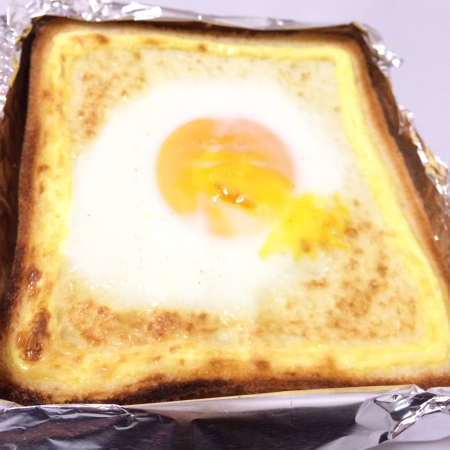 目玉焼きトーストの画像