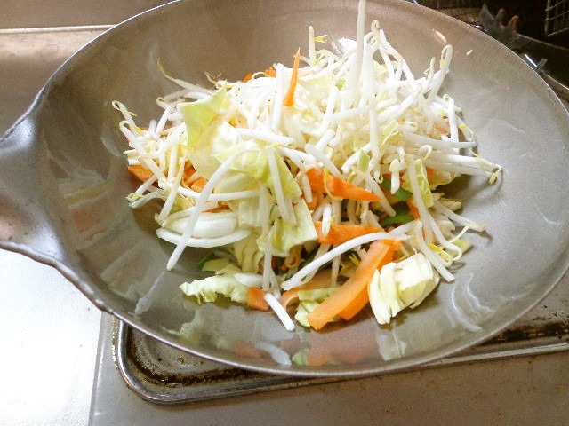 最強のチタン鍋で野菜炒めの画像