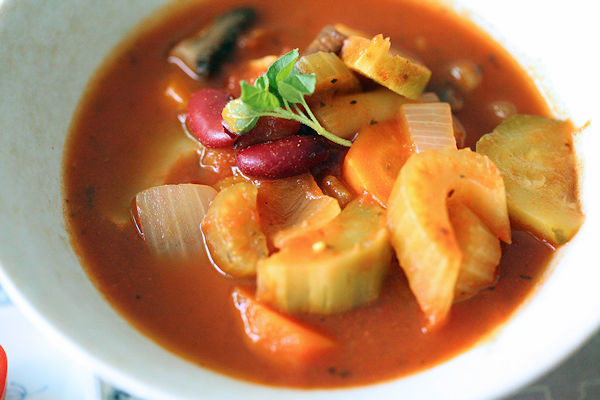 豆と野菜たっぷりトマトスープの画像