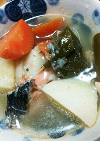 圧力鍋で調味料は塩！鮭のポトフ風スープ