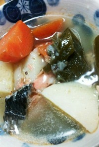 圧力鍋で調味料は塩！鮭のポトフ風スープ