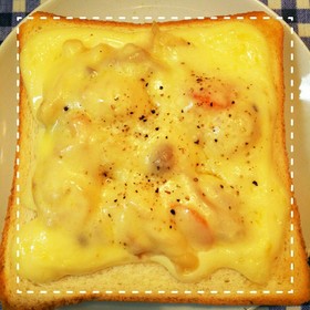 リメイクで簡単!シチューチーズトースト