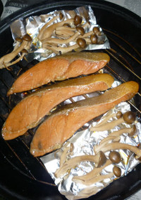 長谷燻鍋で紅鮭＆ブナシメジの燻製