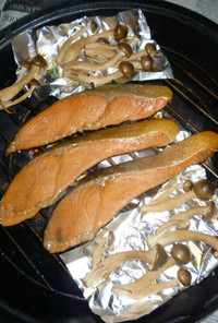 長谷燻鍋で紅鮭＆ブナシメジの燻製