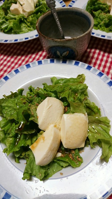 サニーレタスと豆腐の葉っぱサラダの写真
