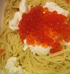 イクラとクリームチーズのパスタ